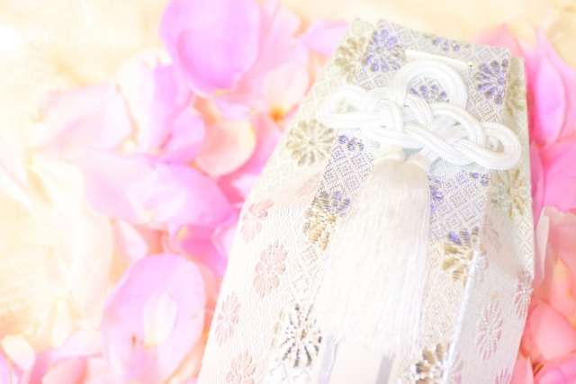 火葬で遺骨がピンクになる5つの科学的原因｜不安をほどく見分け方と対処法